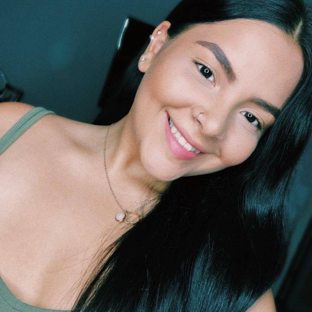 Meet your Posher, Yanira